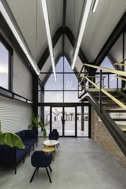 Techitos Warehouse by Estudio Felipe Escudero - промышленный декор