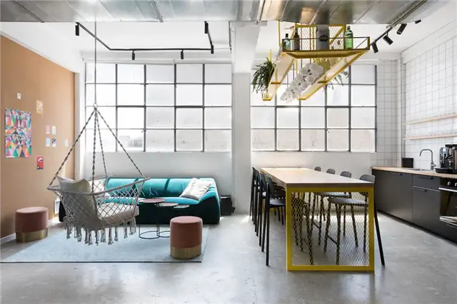Офис Whizar Тель-Авив - Manor Brown Architect - подвесное кресло
