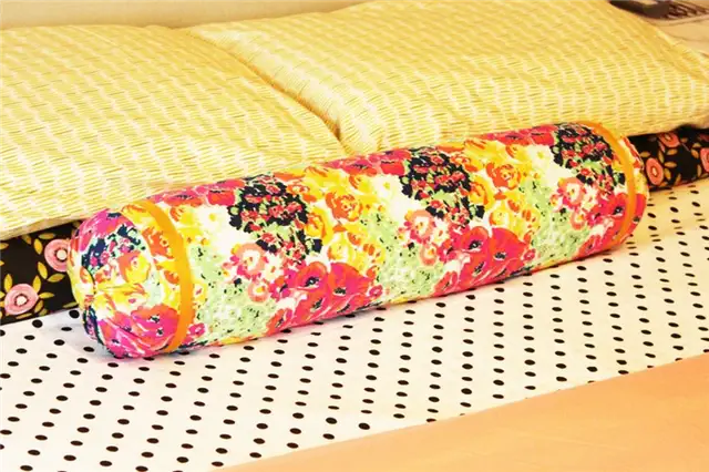 DIY (своими руками)-Sew-a-Bolster-Pillow-Project