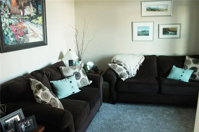 How-to-Decorating-a-Tiny-Family-Room