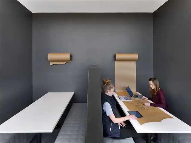 Кабинка для совещаний MullenLowe