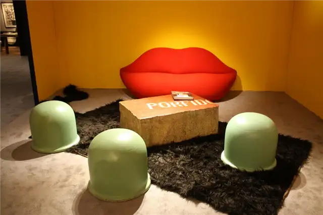 R and Company Furnitur e-Lips Couch