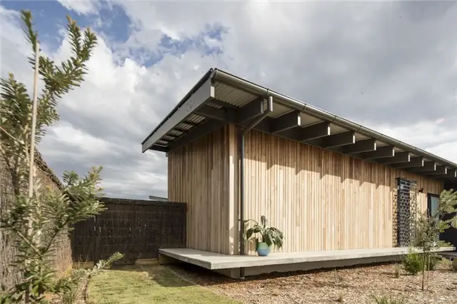 Деревянная отделка дома Golf Course House