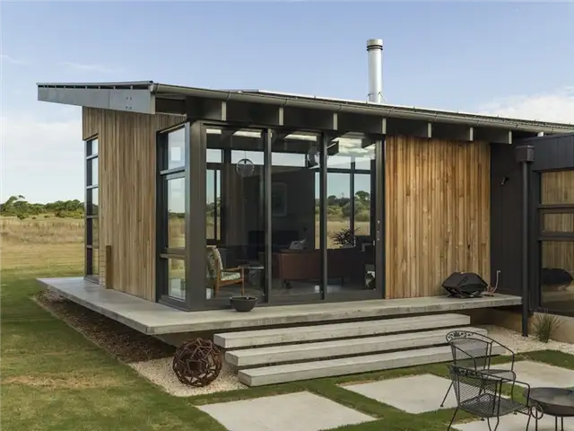Golf Course House плавающее небольшое крыльцо