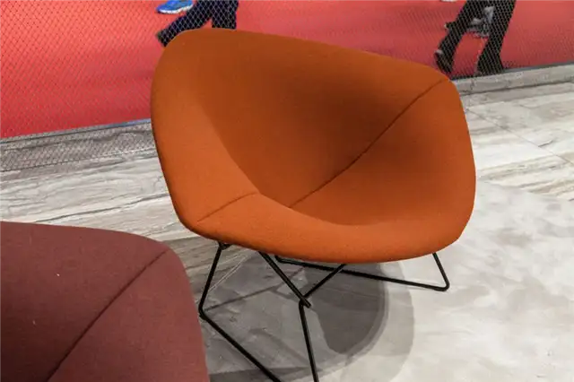 Оранжевое кресло Bertoia Diamond с полной обивкой
