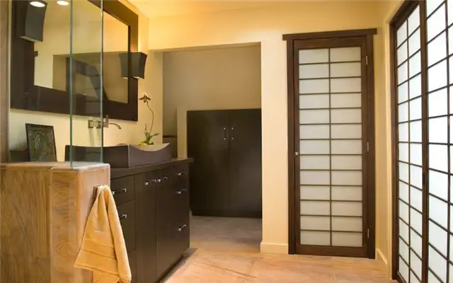 pure-asian-inspired-bathroom-shoji-screens