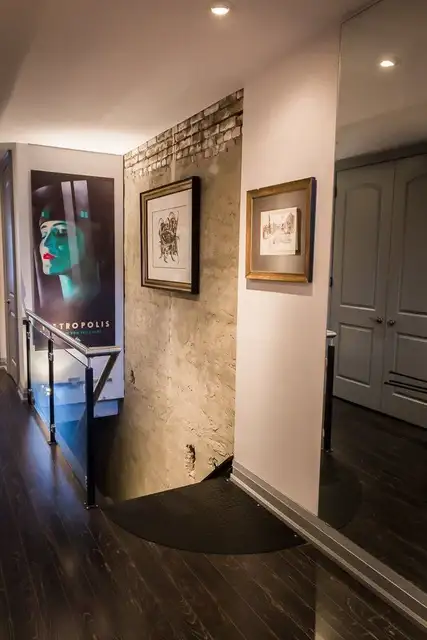 marco-gorthic-small-hallway