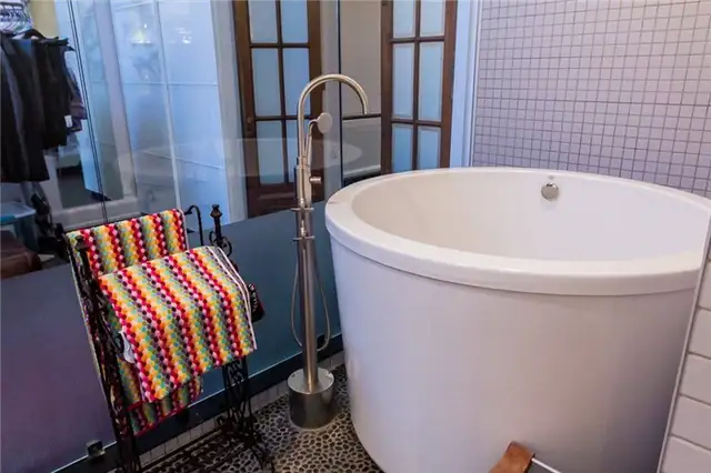 gothic-industrial-loft-bathtub