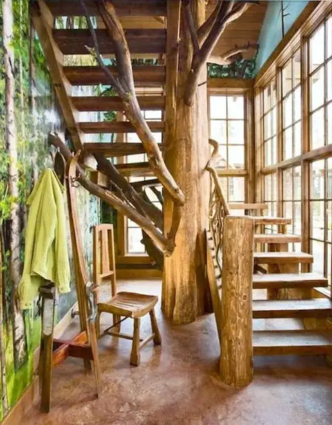 natural-wood-tree-turned-into-a-staircase