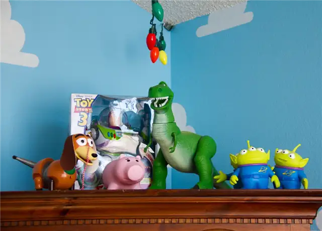 toy-story-boys-themed-room-ceiling-decor