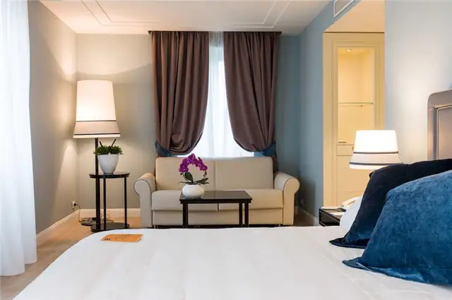 Turin Palace Hotel - Турин, Италия дизайн номера с большими шторами