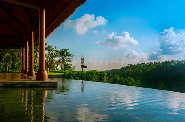 Бесконечный бассейн Mandapa, A Ritz-Carlton Reserve - Убуд, Индонезия