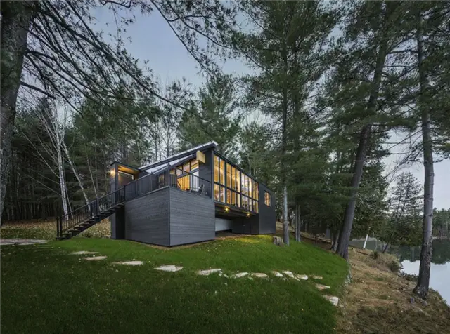 Коттедж Cross-Laminated-Timber на берегу озера
