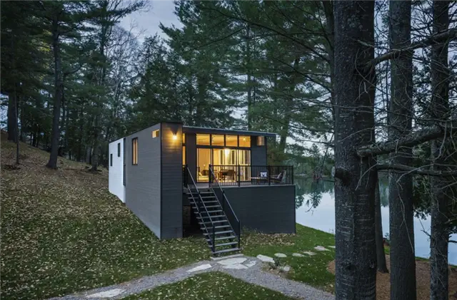Черная облицовка коттеджа Lake property Cross-Laminated-Timber Cottage