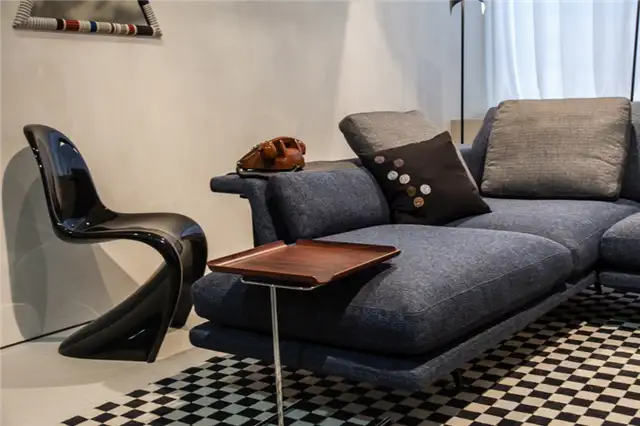 Pantone Black кресло Vitra