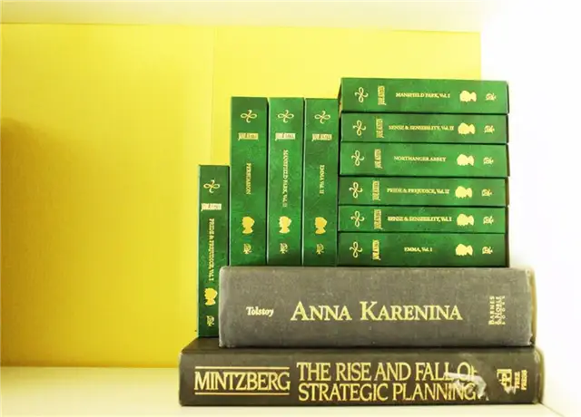 Как захламить книжную полку - направление корешков