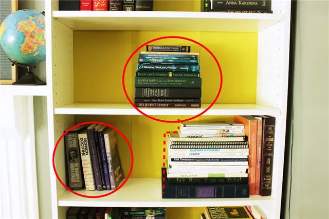 Как навести порядок на книжной полке - консолидировать стопки на верхней полке