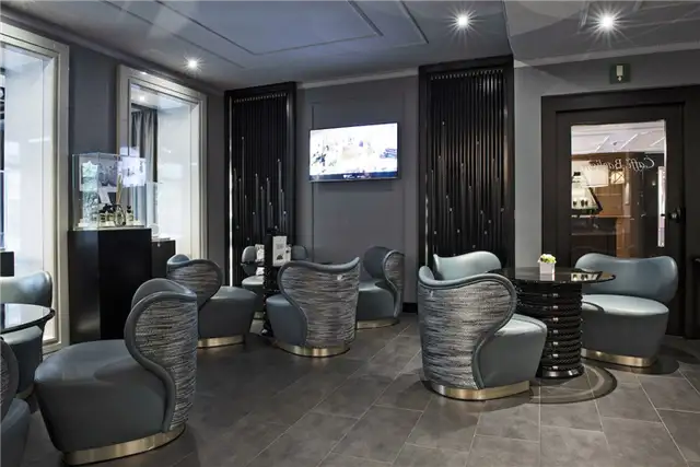 Стулья Milan Baglioni Hotel Carlton