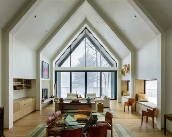 Гостиная V-Plan Studio B Architects