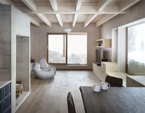 Mountain-Chalet-seating
