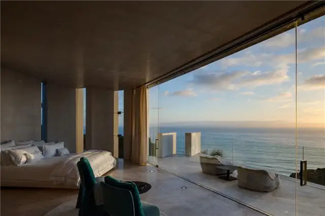 La Jolla's Iconic Razor House - вид из спальни