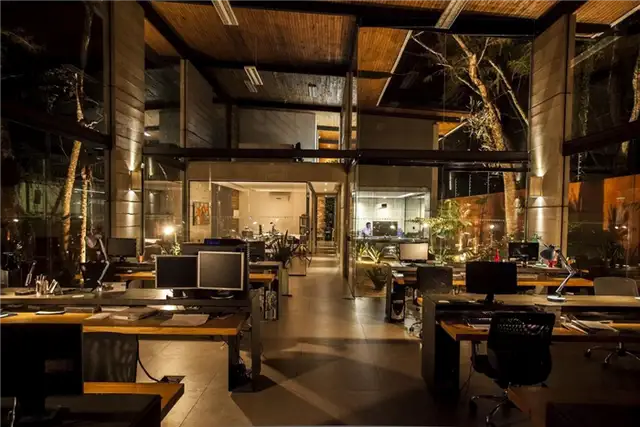 Ночной дизайн Escritório dos Arquitetos от Skylab Arquitetos
