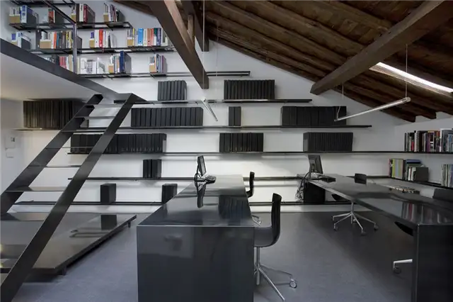 Лестница и полки Estúdio Blurlogroño design by Blur Arquitectura
