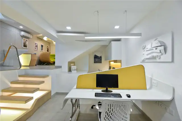 Стол в офисе архитектора Индии - Spaces Architectska