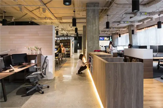 Открытое пространство коридора FORM Architects Offices