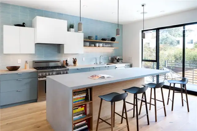 Маленький и современный дом Noe Valley от designpad architecture - кухня с открытым пространством
