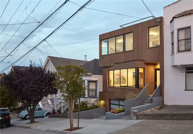Современный дом Noe Valley с фасадом в Сан-Франциско от IwamotoScott Architecture - вид на улицу