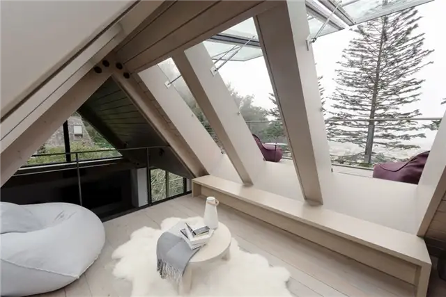 Twin Peaks Residence In San Francisco - чердачное пространство