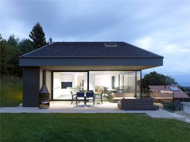 Вилла Erard, à Nods Switzerland от Andrea Pelati Architecte - внутренний дворик