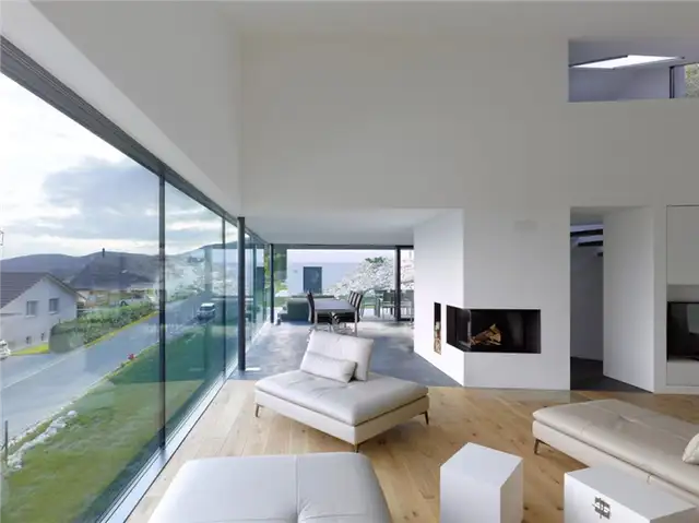Вилла Erard, à Nods Switzerland от Andrea Pelati Architecte - гостиная