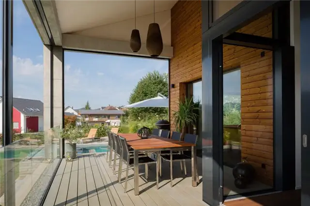 Дом Swiss Simplicity от Wohlgemuth & Pafumi Architekten - крыльцо