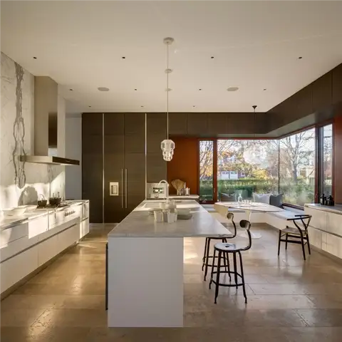 Дом для отдыха в Хэмптоне нью-йоркской студии Office of Architecture - кухня
