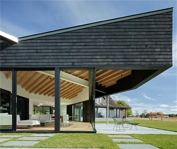 Черный дом в Хэмптоне от Desai Chia Architecture - консоль