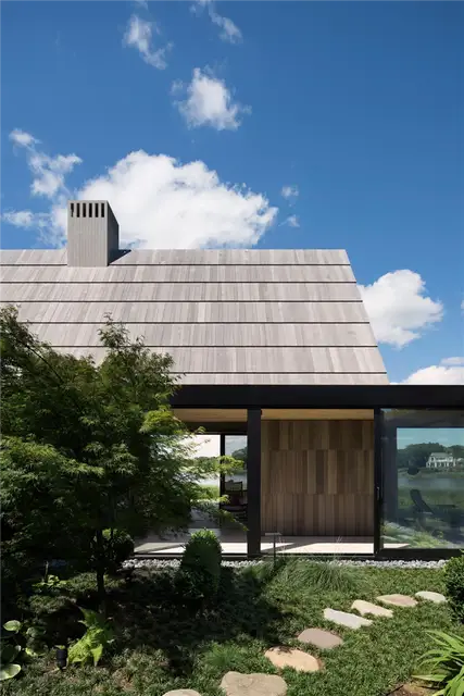 Современный дом в Хэмптоне от Bates Masi Architects - дорожка