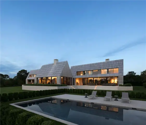 Современный дом в Хэмптоне от Bates Masi Architects - плавательный бассейн