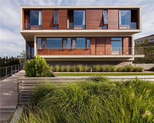 Дом на пляже в Хэмптоне от Aamodt Plumb Architects - на открытом воздухе