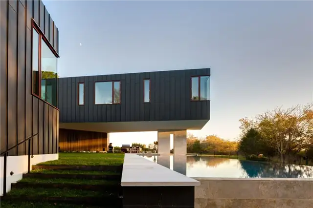 Дом для отдыха в Хэмптоне нью-йоркской студии Office of Architecture - консольный