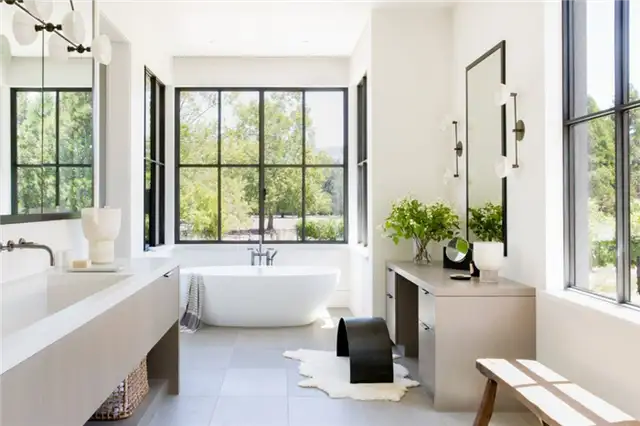 Резиденция Napa Valley California Residence by Wade Design Architects and Geremia Design - ванная комната с отдельно стоящей ванной