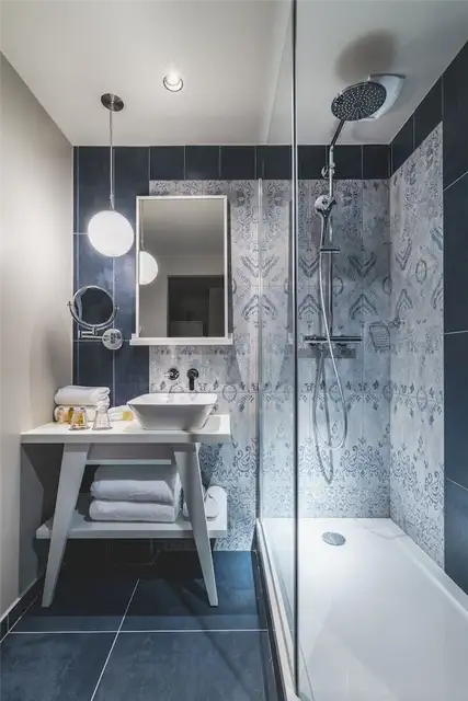 Hotel Le Belleval Walk in Shower