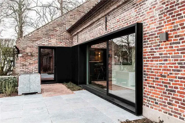 Проект Бельгийский дом от JUMA Architects - стеклянная стена
