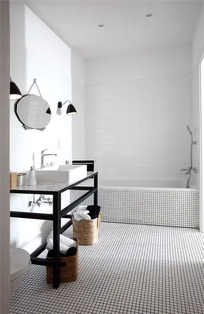 Черно-белый дизайн ванной комнаты - этнический минимализм от KW Studio Design