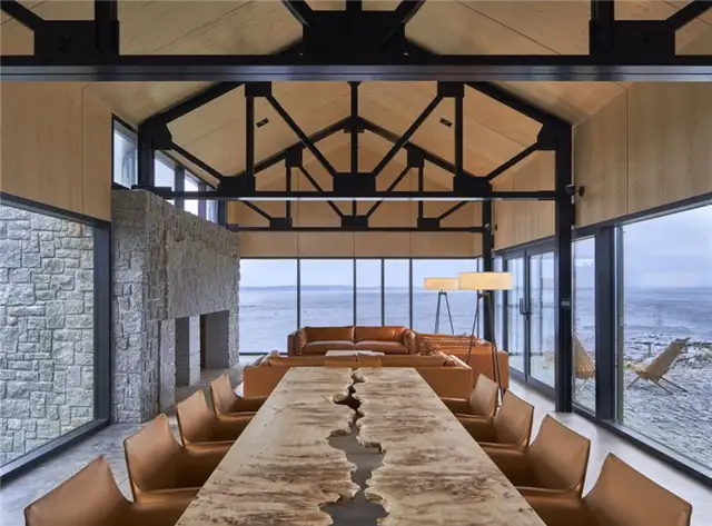 Smith House Canada- MacKay-Lyons Sweetapple Architects- стол с живыми краями