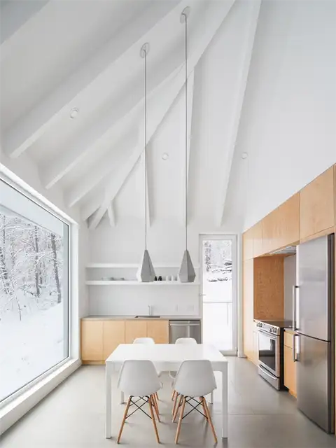 Шале Poisson Blanc в Канаде от NatureHumaine - кухня