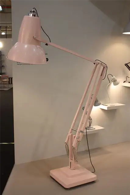 Напольное освещение Angle Poise пастельного цвета