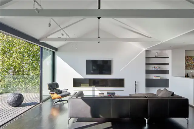 Удивительный вид на калифорнийскую резиденцию Гостиная Axelrod Architects