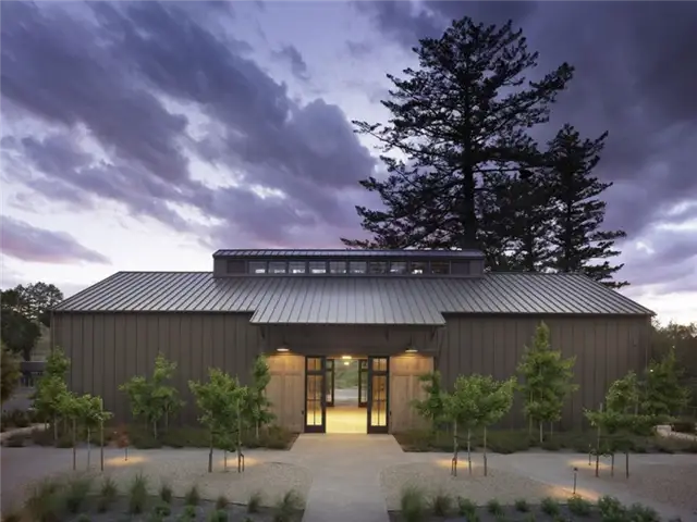 Вид спереди на винодельню Theorem Winery by Richard Beard Architects